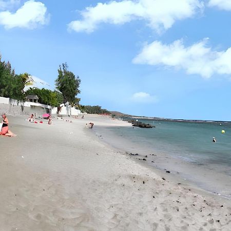 Bungalow d'une chambre avec vue sur la mer jardin clos et wifi a Saint Leu a 2 km de la plage Extérieur photo