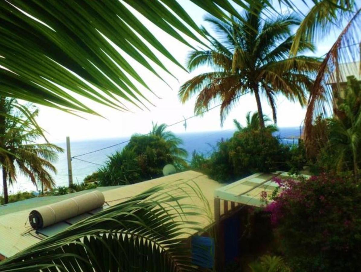 Bungalow d'une chambre avec vue sur la mer jardin clos et wifi a Saint Leu a 2 km de la plage Extérieur photo