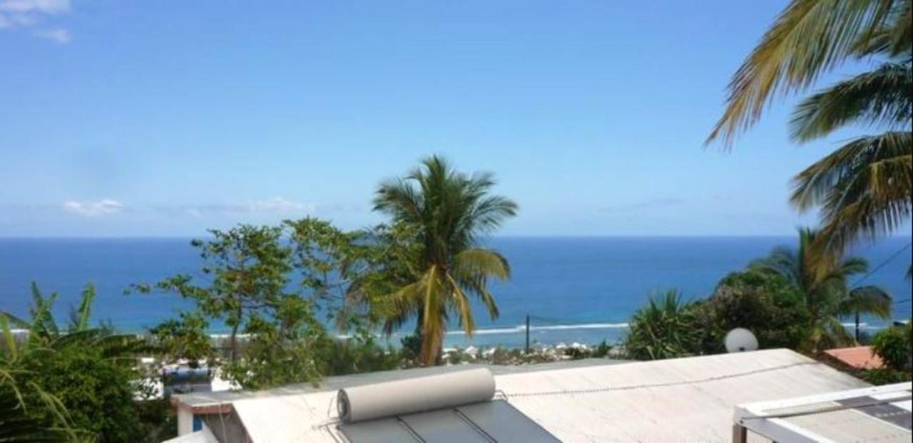 Bungalow d'une chambre avec vue sur la mer jardin clos et wifi a Saint Leu a 2 km de la plage Extérieur photo