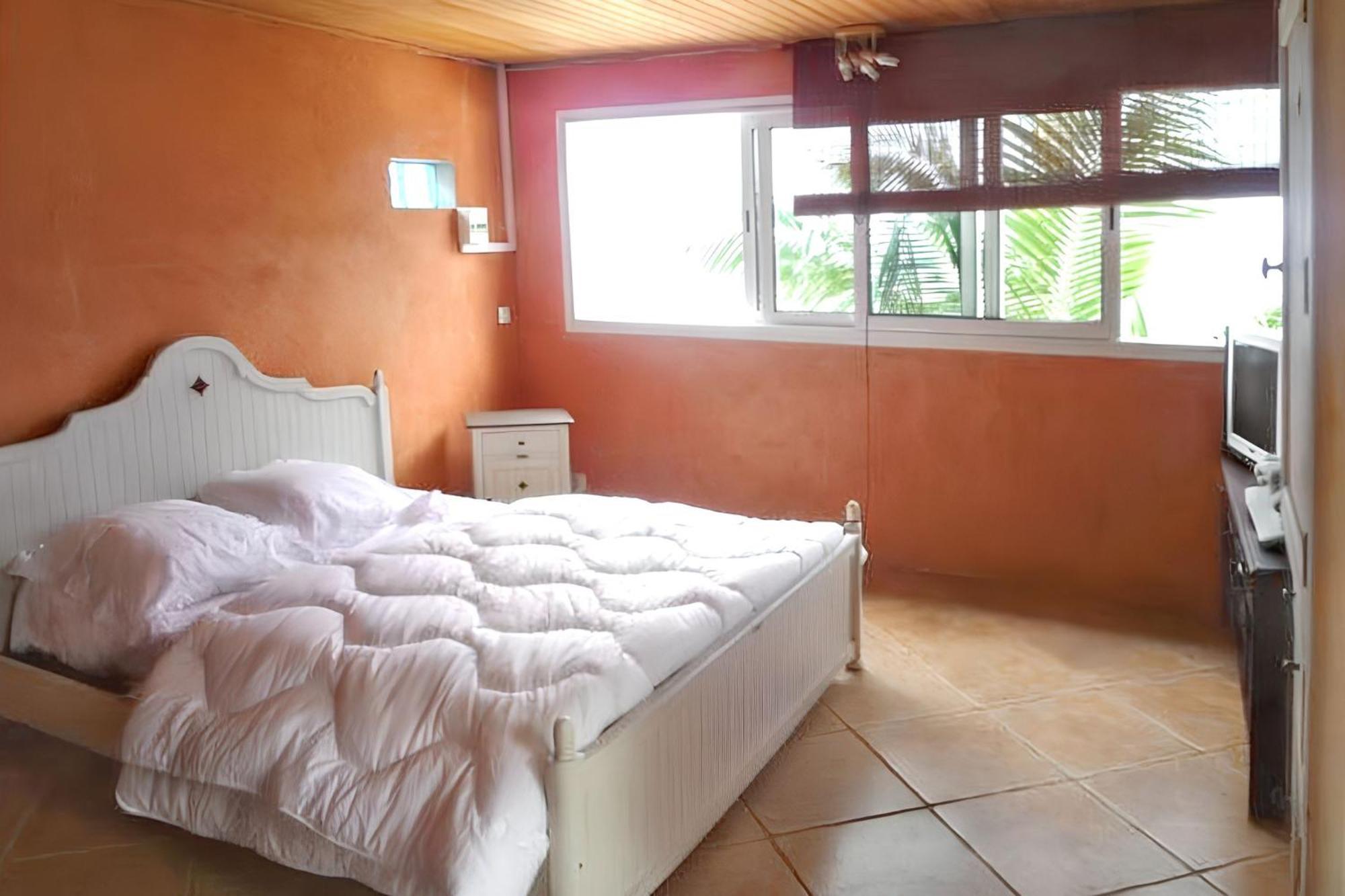 Bungalow d'une chambre avec vue sur la mer jardin clos et wifi a Saint Leu a 2 km de la plage Extérieur photo